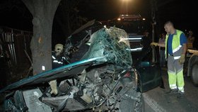 Osádka BMW neměla šanci přežít.