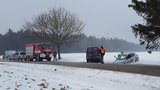 Tragická nehoda na Vysočině: Ledovka vystřelila auto přímo proti dodávce, spolujezdkyně (†20) zemřela