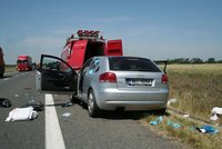 Drsná srážka dodávky s osobákem: Na místě zemřeli dva lidé!