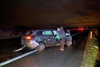 Smrtelná nehoda na Rychnovsku: Chodce na silnici srazilo auto