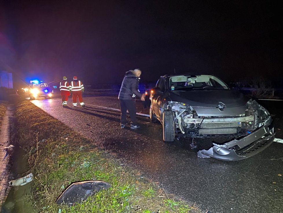 Zmatený senior jel po dálnici D8 v protisměru. Způsobil jednu nehodu.