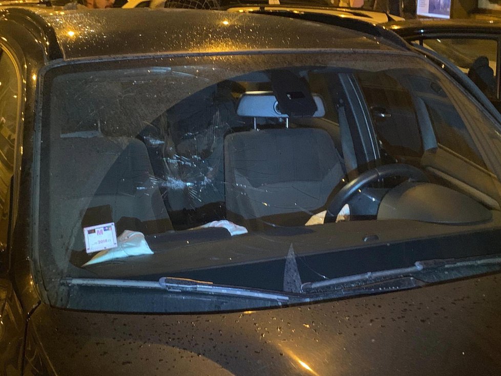 Řidička na Silvestra v Praze srazila autem dvě ženy, měla být opilá.