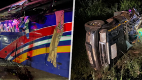 Srážka dvou autobusů a aut v Ugandě