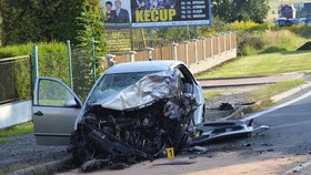 Za Plzní ve směru na Domažlice se srazilo auto s autobusem.