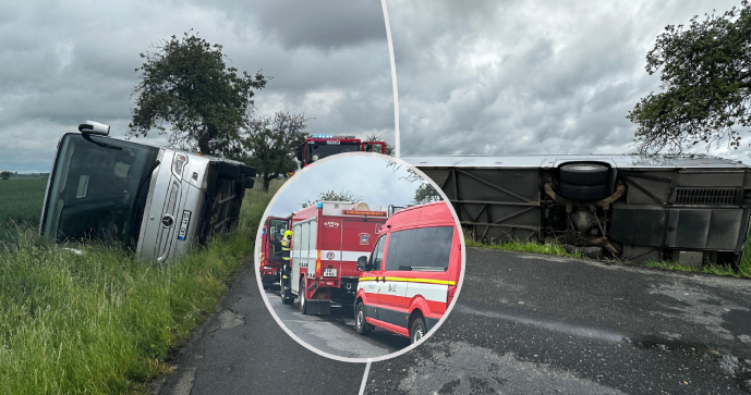 Na Kutnohorsku havaroval autobus s dětmi.