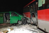 Srážka dodávky s autobusem na Šumpersku: Čtyři zranění