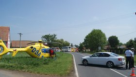 Na Litoměřicku se při srážce autobusu s traktorem zranilo 7 dětí 