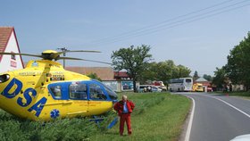 Na Litoměřicku se při srážce autobusu s traktorem zranilo 7 dětí 