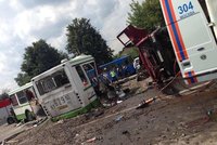 Při srážce kamionu s autobusem u Moskvy zemřelo 14 lidí