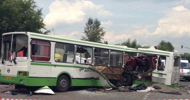 Tragédie v dovolenkovém ráji: Autobus se srazil s kamionem, nejméně šest mrtvých