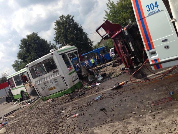 Při srážce kamionu s autobusem u Moskvy 14 lidí zemřelo.