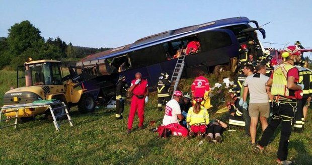 Mrtvých mohlo být víc, sedadla smrti zůstala prázdná, říká svědek z českého autobusu