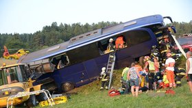 Karel S. navedl autobus do protisvahu. Náraz bohužel nepřežil.