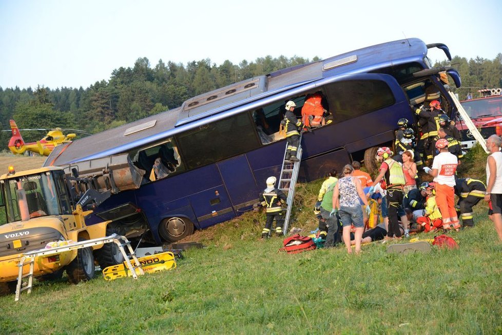 Karel S. navedl autobus do protisvahu. Náraz bohužel nepřežil.