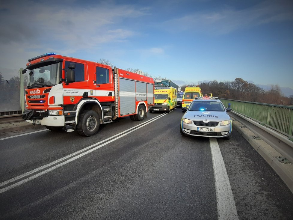 Tragická nehoda u Mělníka: Učitelka Martina Č. zemřela v autobuse, studenti se s ní loučí!