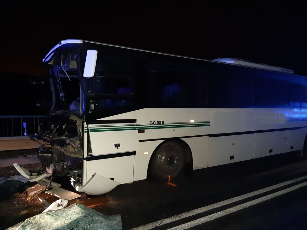 Tragická nehoda u Mělníka: Učitelka Martina Č. zemřela v autobuse, studenti se s ní loučí!