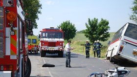 Nehoda motocyklu a autobusu v Unhošti