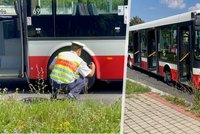 Autobus v Praze přivřel do dveří ženu. Stařenka (88) utrpěla devastující zranění!