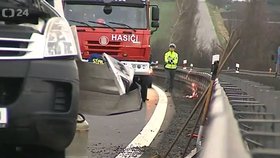 Nehoda autobusu a náklaďáku na dálnici mezi Prostějovem a Olomoucí