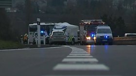 Nehoda autobusu a náklaďáku na dálnici mezi Prostějovem a Olomoucí
