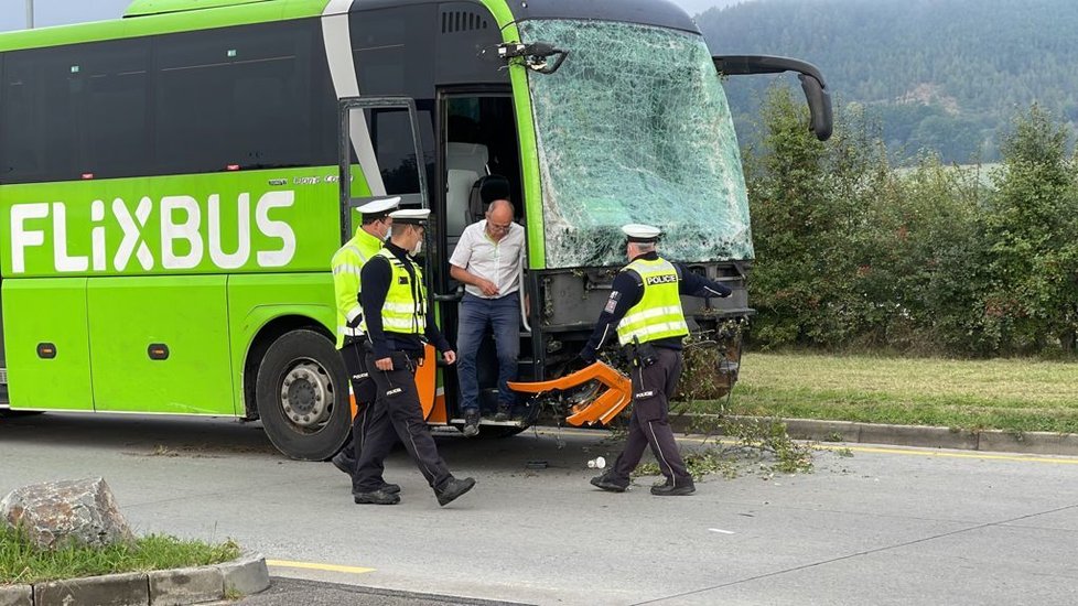 Na dálnici D1 na Novojičínsku havaroval autobus.