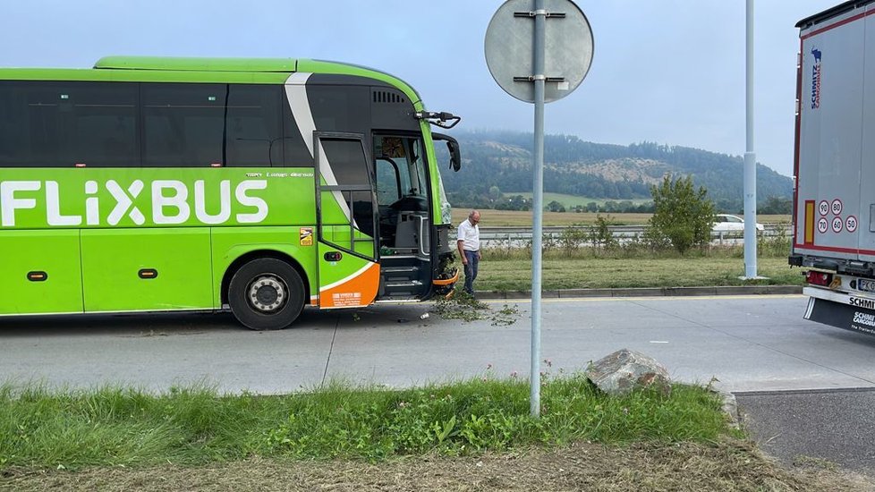 Na dálnici D1 na Novojičínsku havaroval autobus.