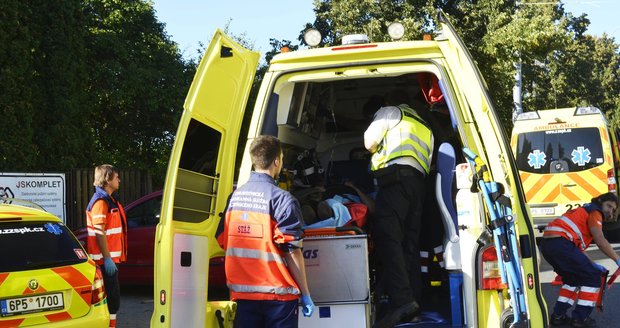 Vážná nehoda na Kroměřížsku: Řidička po vyproštění zemřela
