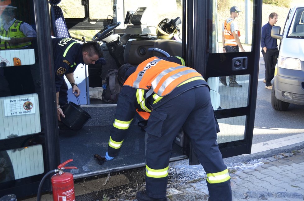 Při nehodě autobusu v Plzni se zranily dvě ženy.