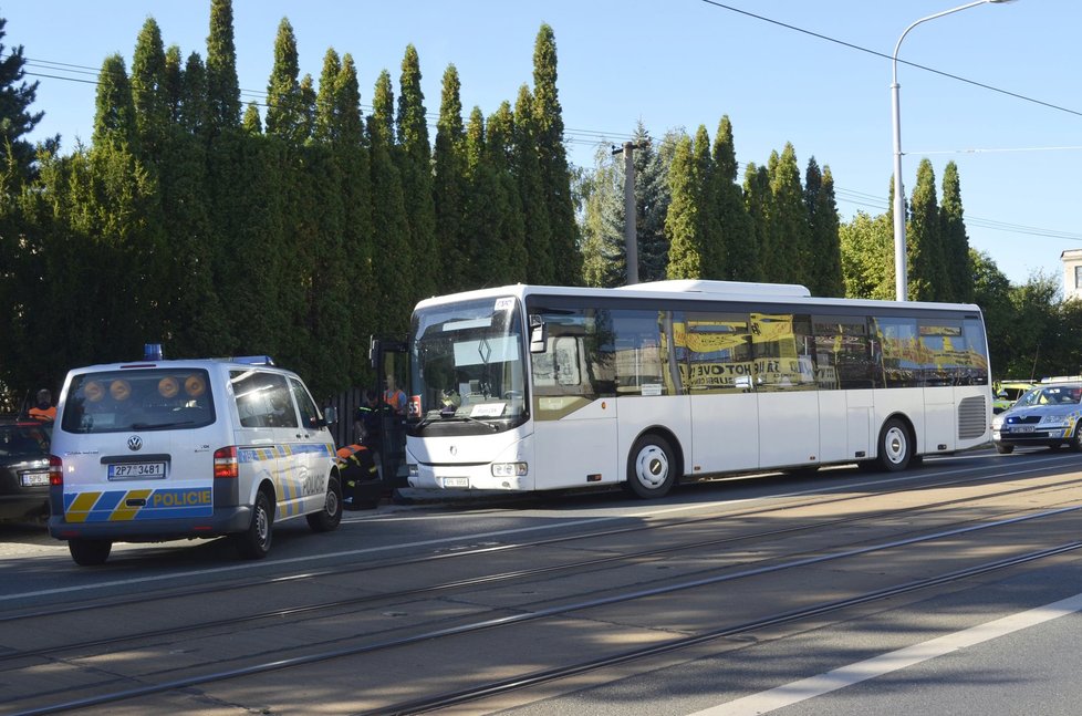 Při nehodě autobusu v Plzni se zranily dvě ženy.