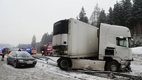 Nehoda, kterou způsobila ledovka.