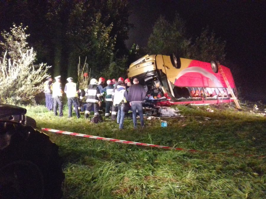 Ukrajinský autobus havaroval v Polsku: 3 mrtví a 18 zraněných