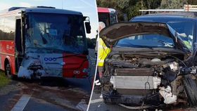 Nehoda autobusu a dodávky u Poděbrad (8.8.2025)