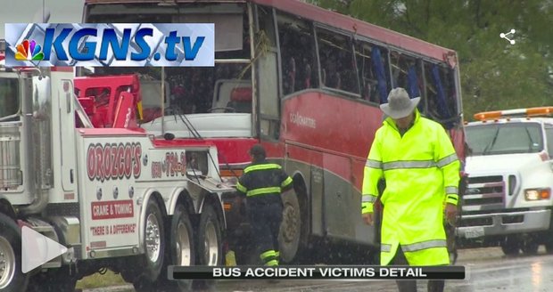 Nehoda autobusu v americkém státě Texas: Osm mrtvých, čtyři desítky zraněných.