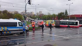 Neuvěřitelná nehoda v Modřanech - na místo mířilo sedm sanitek!
