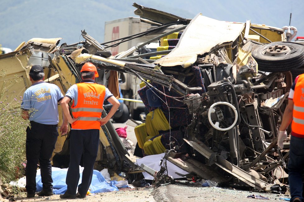 Nehoda autobusu na jihozápadě Turecka si vyžádala v minulosti 23 mrtvých.