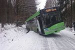 Autobus havaroval na Děčínsku kvůli sněhu (ilustrační foto)