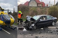 Děsivá podívaná: srážka tří osobních aut si vyžádala jeden lidský život! Do akce musel vrtulník