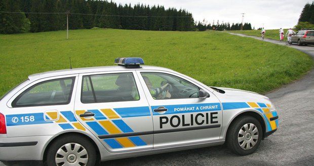 Tragédie na Bruntálsku: Žena zemřela po srážce s autem