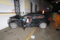 Opilá řidička nabourala do služebny policistů, ti jí naměřili dvě promile