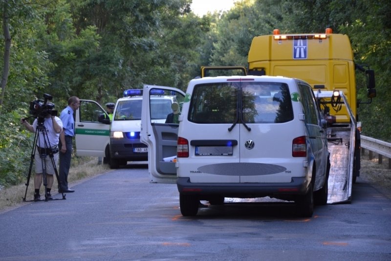 Dva studenti byli při nehodě zraněni těžce, tři lehce.