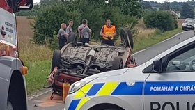 Tragická nehoda u Bakova nad Jizerou: Jeden člověk náraz do stromu nepřežil