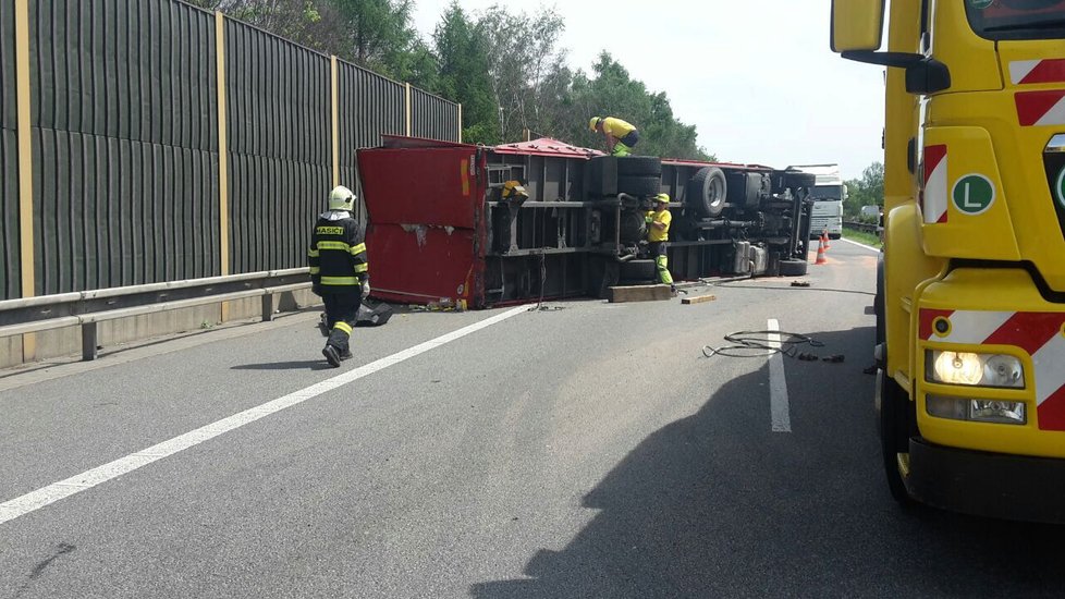 Na Benešovsku došlo během pár minut ke dvěma nehodám kamionů
