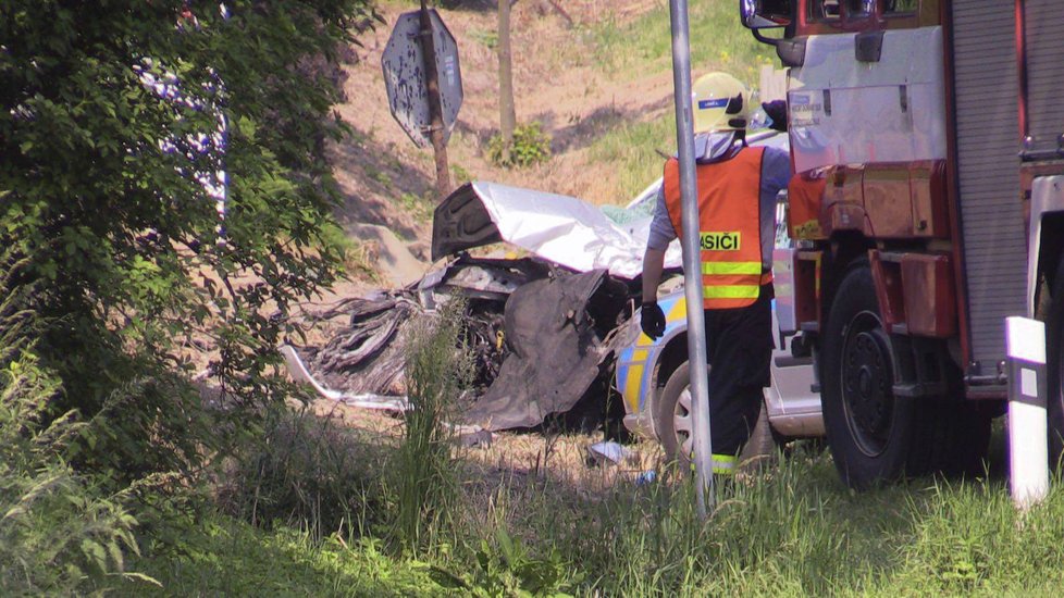 U Blahotic se srazil autobus plný dětí s osobákem: Jeden mrtvý a několik zraněných