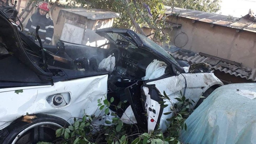 Řidič BMW zabil riskantní jízdou tři lidi včetně tříletého dítěte. A utekl (11. 8. 2019)