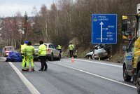 Hromadná nehoda u Bochova: Pro vážně zraněného letěl vrtulník