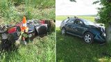 Opilý řidič srazil motorkáře a pak narazil do stromu: 5 zraněných skončilo v nemocnici