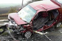Mladý řidič (†24) zahynul při nehodě na Lounsku: Střetl se s dodávkou