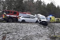 Bourající Plzeňsko: Nehody na karlovarské výpadovce i na nejrizikovější křižovatce