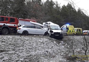 Nehoda dvou aut u Chotíkova na Plzeňsku.