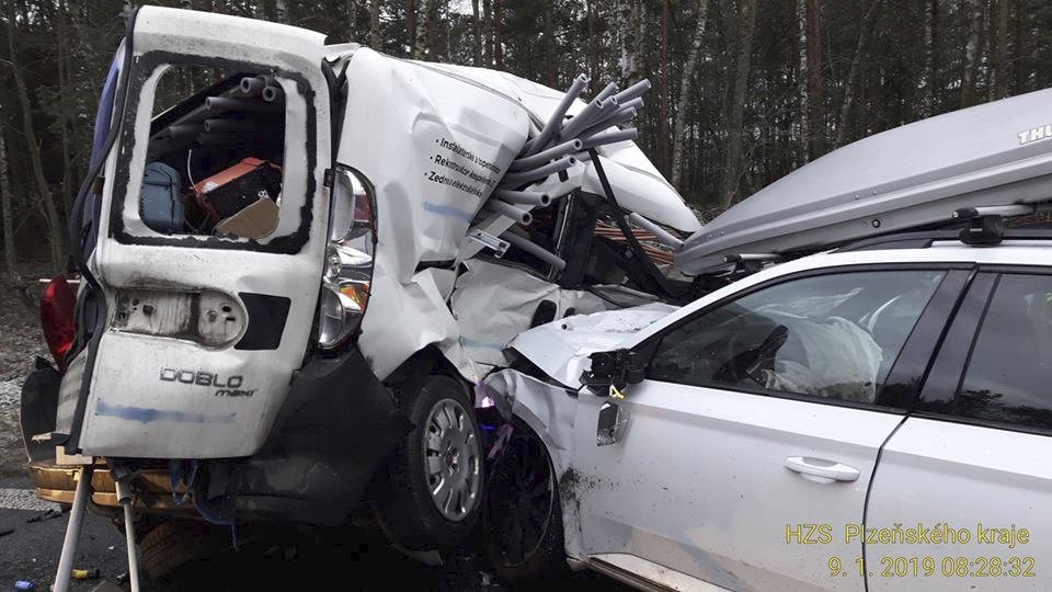 Nehoda dvou aut u Chotíkova na Plzeňsku.